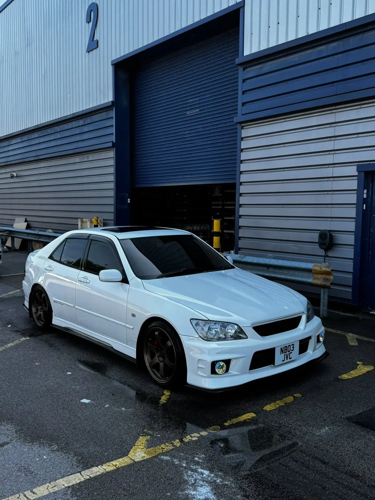 White Lexus IS200 gleaming after an exterior wash